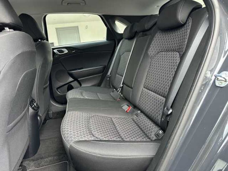 Kia Cee'd Spirit 1.5 T-GDI Automatik Navi, Park-Distance, Sitzheizung Ceed
