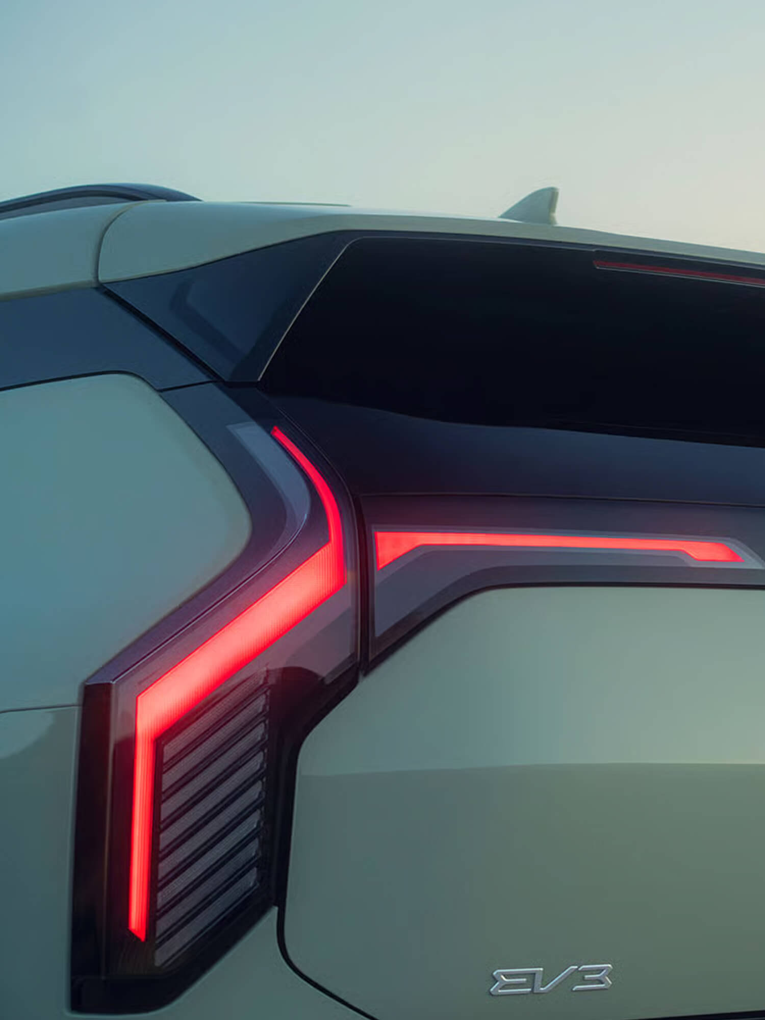 Das Bild zeigt die Rückansicht des Autos im Detail.