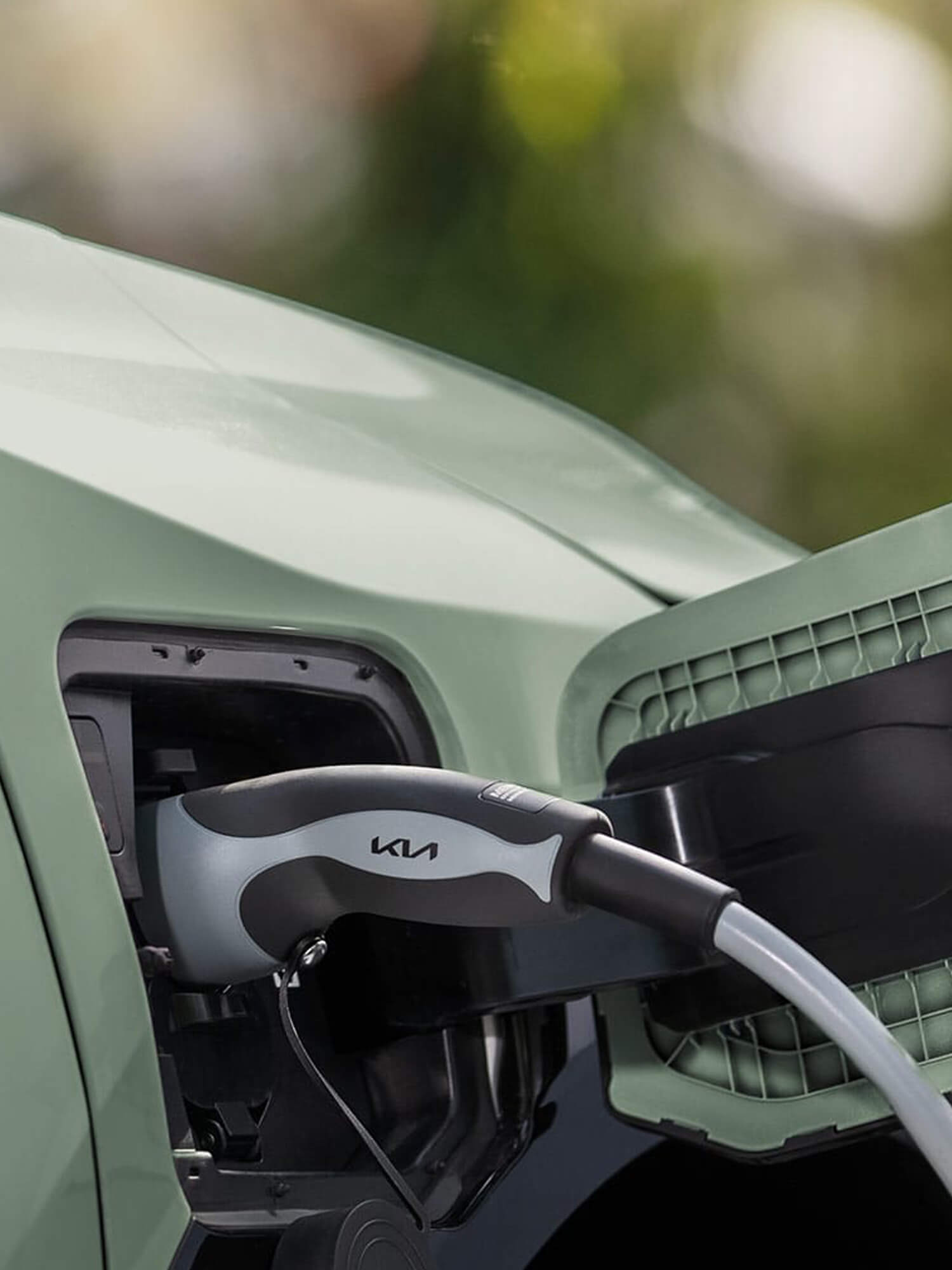 Das Foto zeigt das Auto während des Ladevorgangs