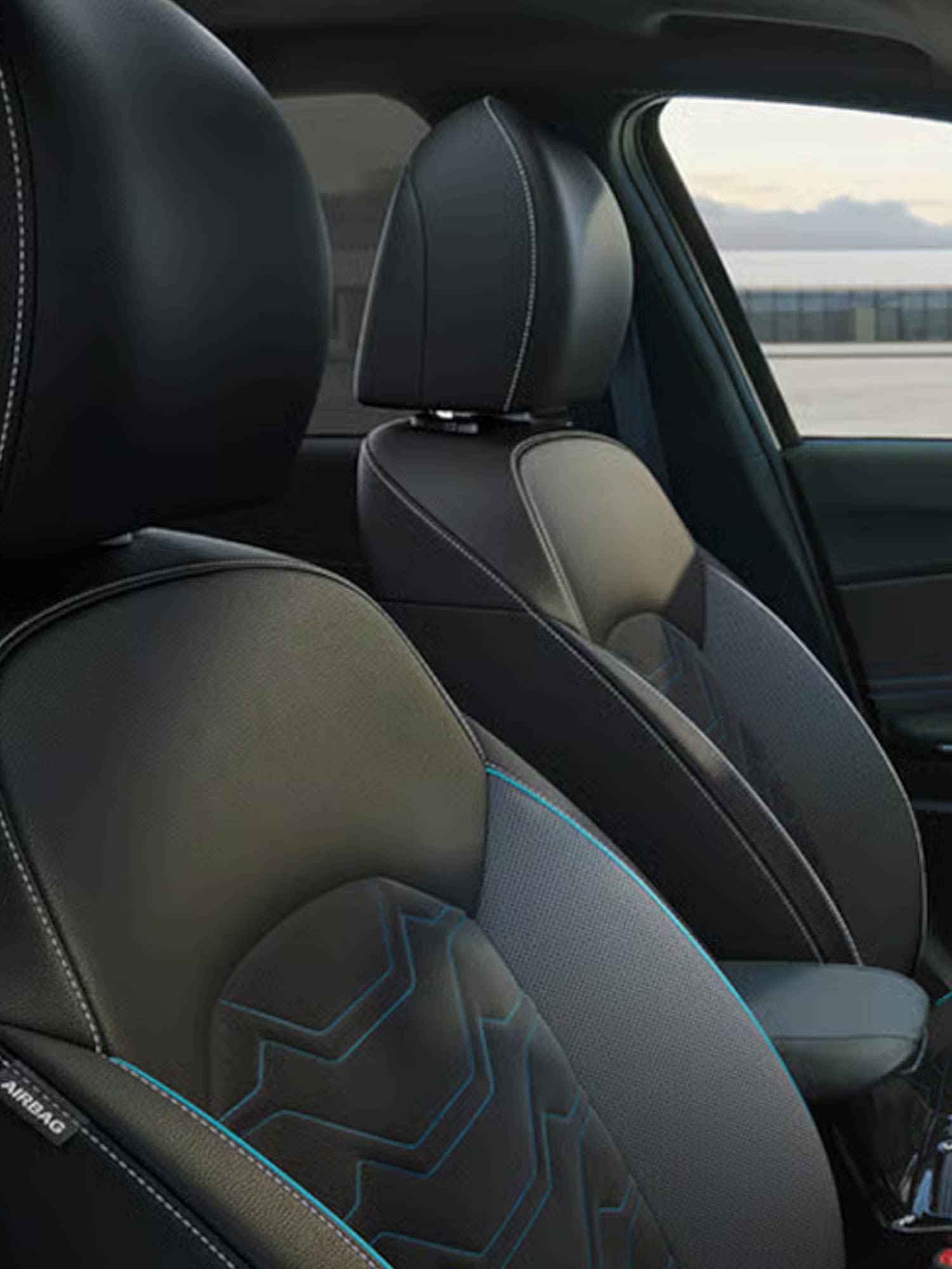 Das Bild zeigt die Innenansicht des Autos im Detail.