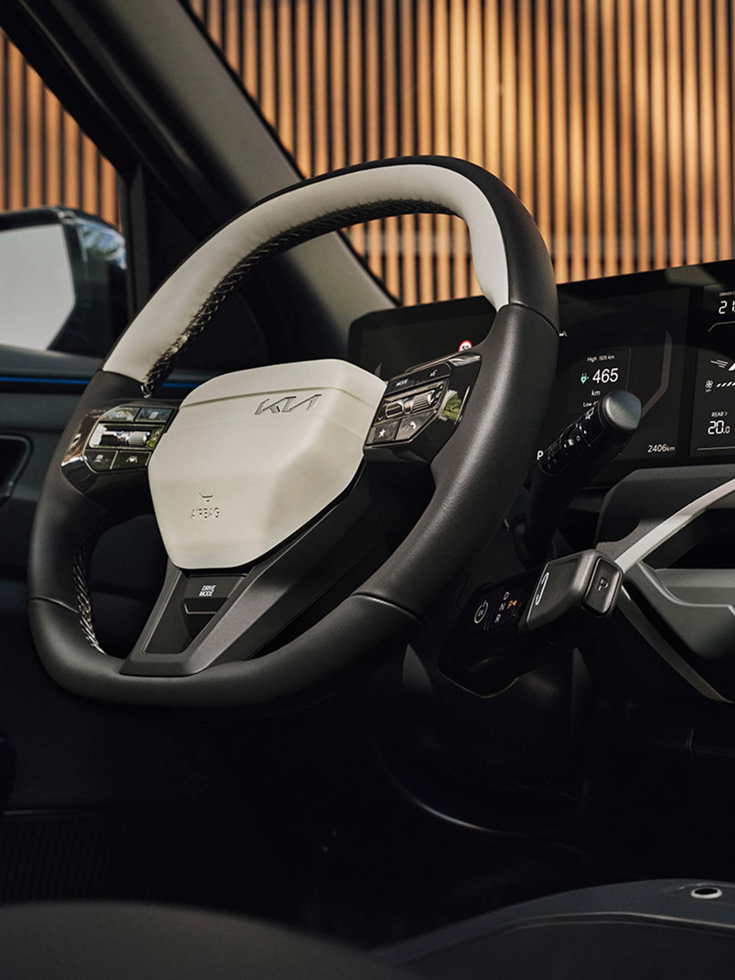 Das Bild zeigt das Lenkrad des EV5