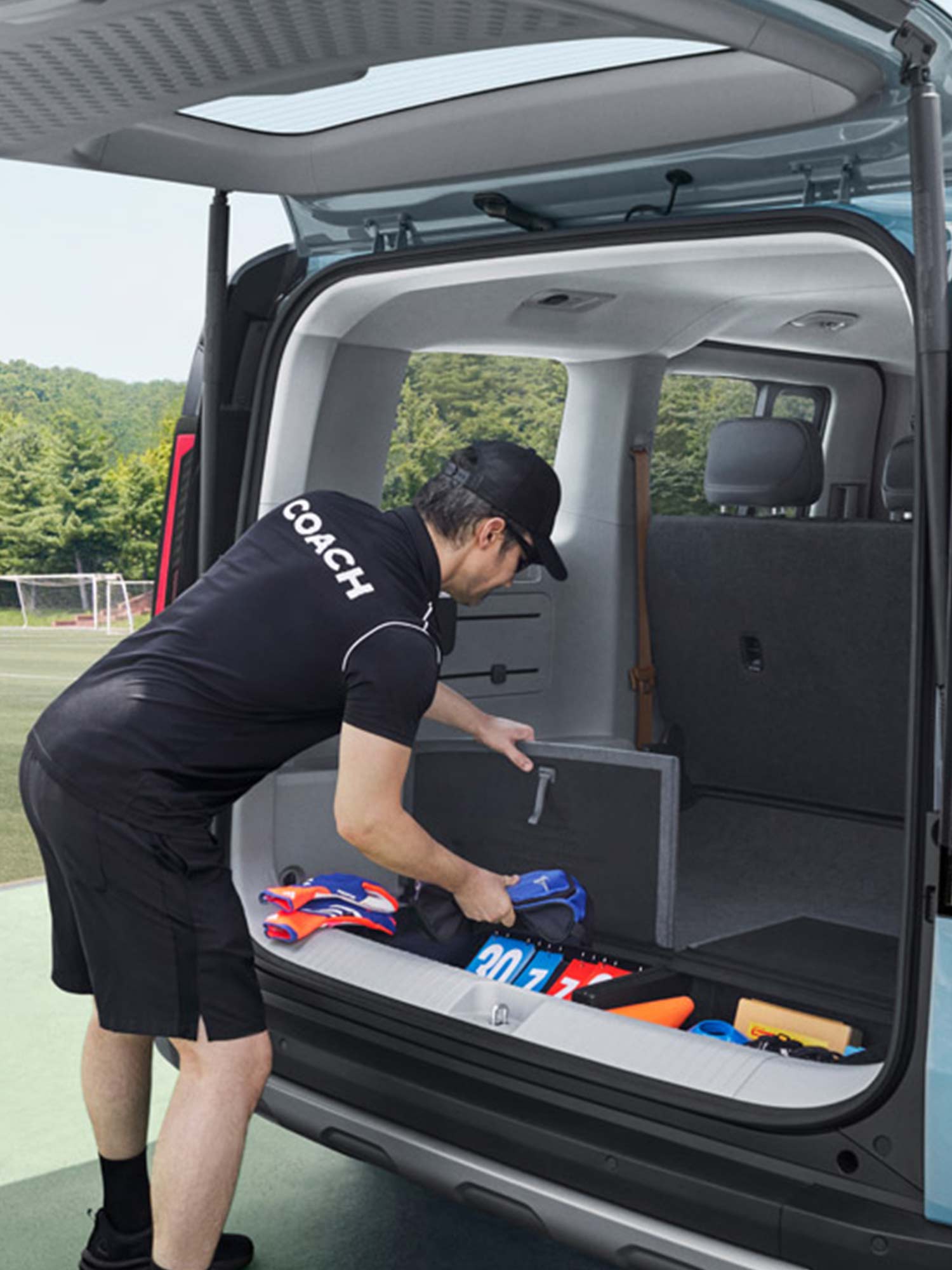 Das Bild zeigt den Kofferaum von außen des PV5