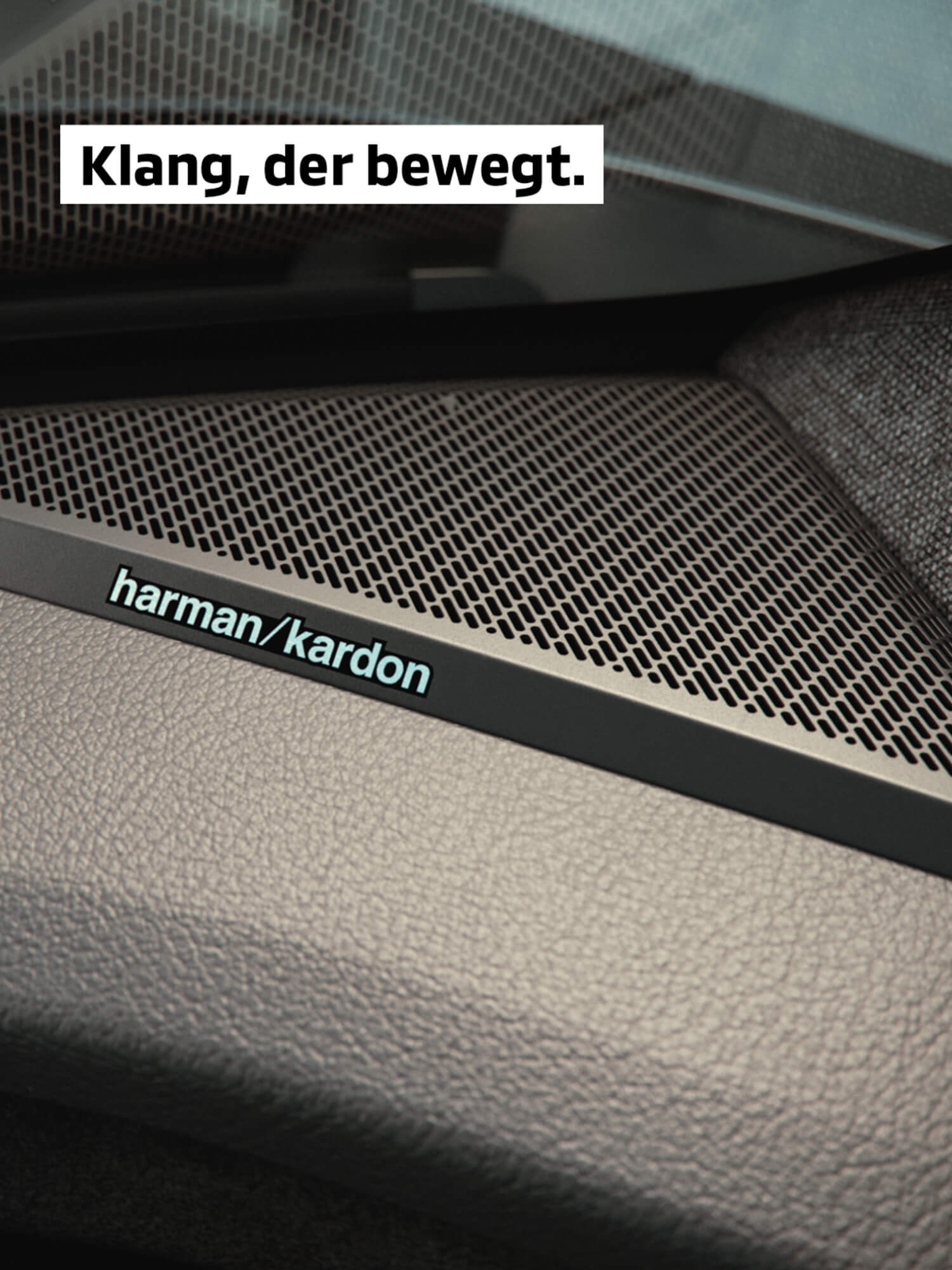 Das Bild zeigt den Mitsubishi Eclipse Cross Innenraum mit Harman / Kardon Soundanlage