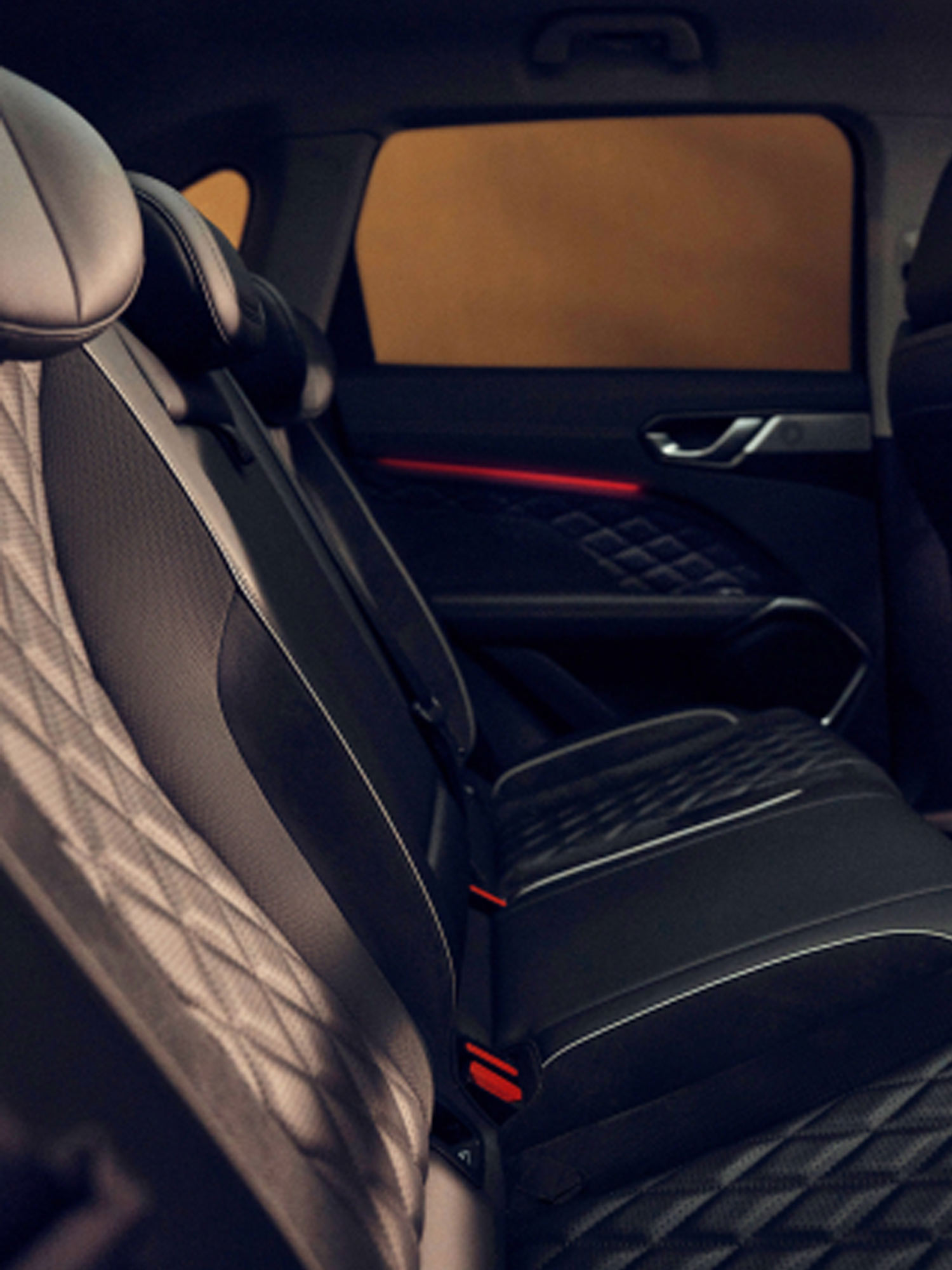 Das Bild zeigt die Mittelkonsole des Mitsubishi Colt.